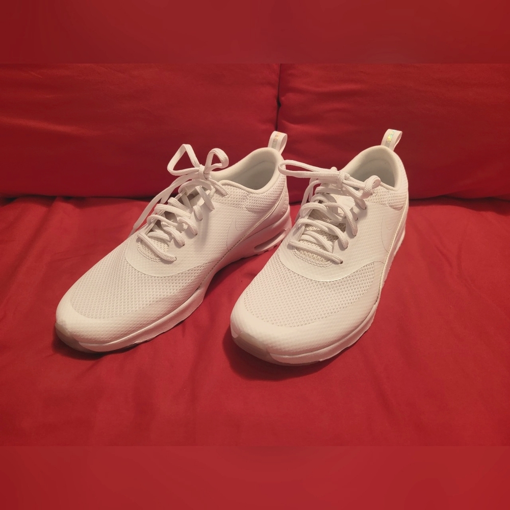 NWOT NIKE AIR MAX THEA WOMEN'S TRAINING SHOES SIZE 11.5